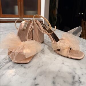 Badgley Mischka Nude Heels with Tulle Bow Size 8.5